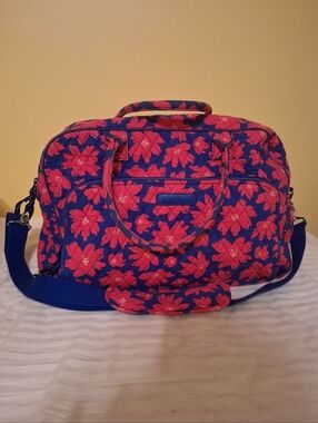 Vera Bradley Weekender Travel Bag In The Pattern Art Poppy.